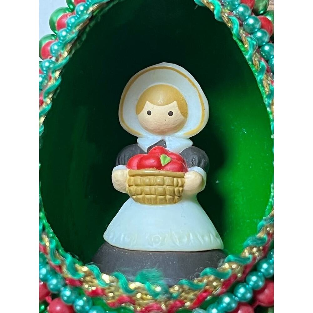 4 Vintage Decorated Egg With Figure Inside C1970's THANKSGIVING - Picture 3 of 7